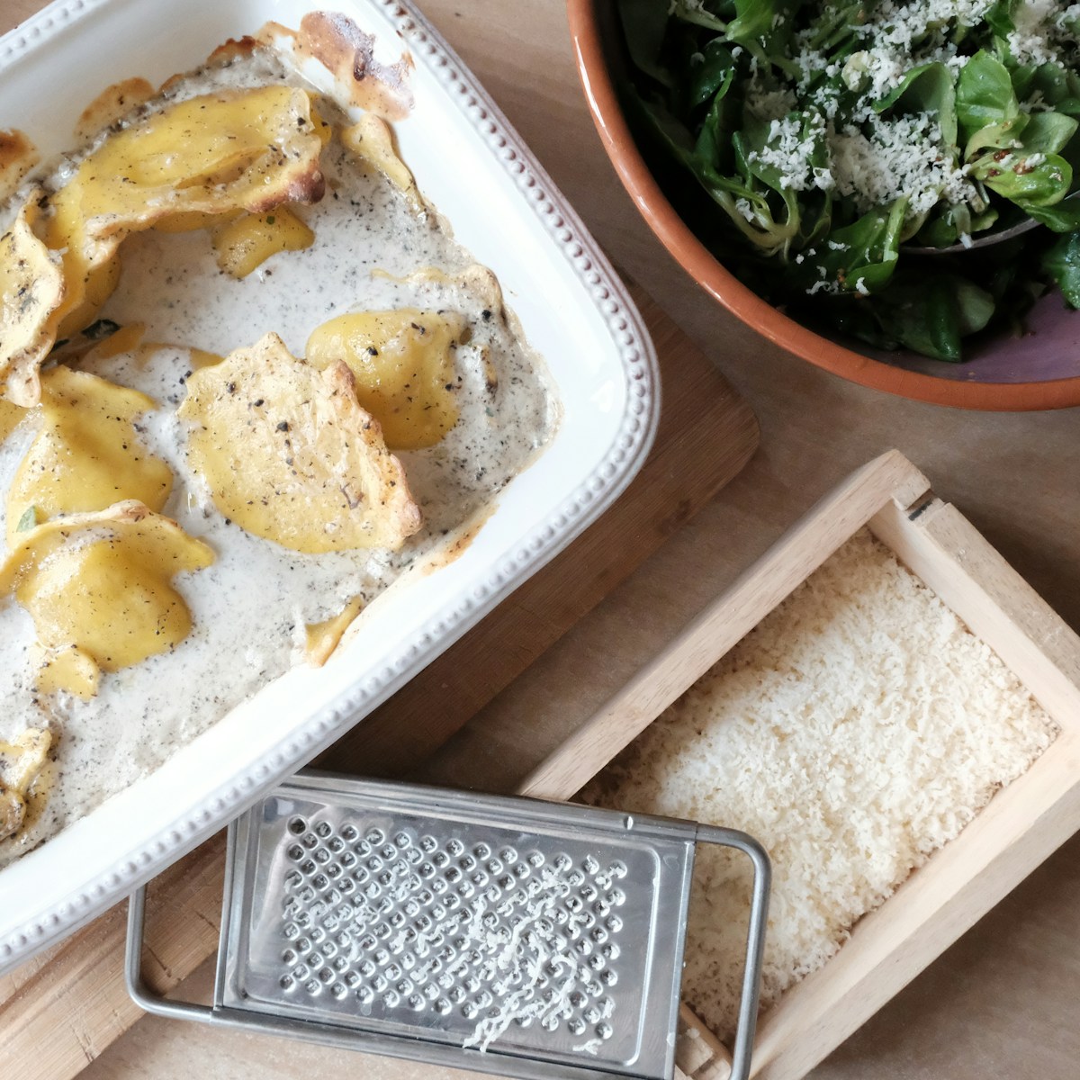 Photo by Studio Crevettes brown bread on white ceramic tray